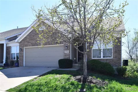 1712 Preston Centre Dr, Fenton, MO 63026