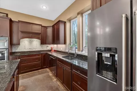 Kitchen - 161 Bethel Rd, Hawk Point, MO 63349 photo 5 of 6
