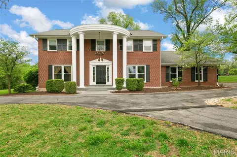 128 Ladue Oaks Dr, Creve Coeur, MO 63141