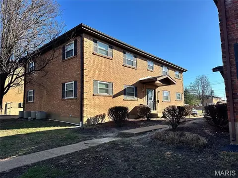 6714 Colony Acres Dr, Affton, MO 63123