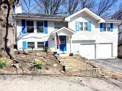 18 Muir St, Eureka, MO 63025