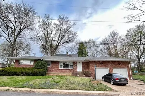 9091 Patrick Dr, Saint Louis, MO 63114