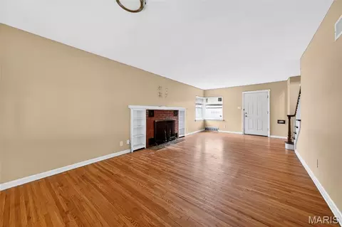 Living - 7245 Saint Andrews Pl, Normandy, MO 63121 photo 4 of 5