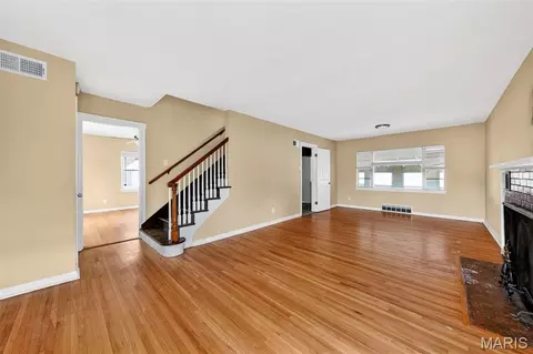 Living - 7245 Saint Andrews Pl, Normandy, MO 63121 photo 3 of 5
