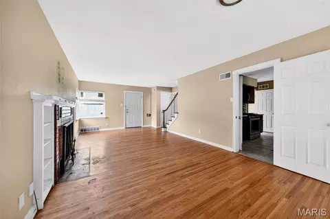 Living - 7245 Saint Andrews Pl, Normandy, MO 63121 photo 5 of 5