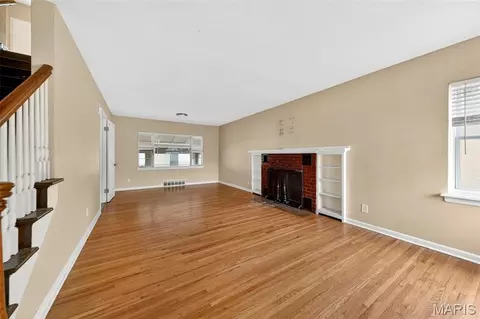 Living - 7245 Saint Andrews Pl, Normandy, MO 63121 photo 2 of 5