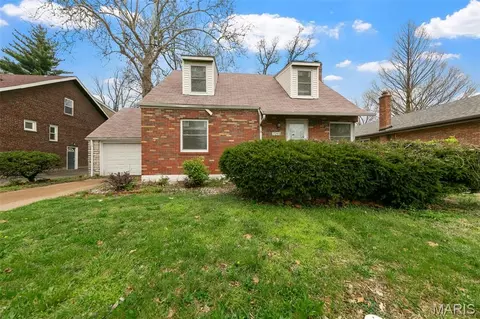 7245 Saint Andrews Pl, Normandy, MO 63121