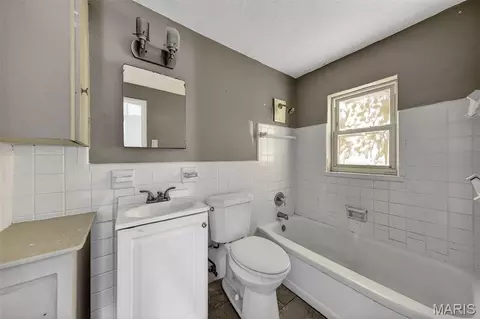 Bath - 7245 Saint Andrews Pl, Normandy, MO 63121 photo 2 of 2