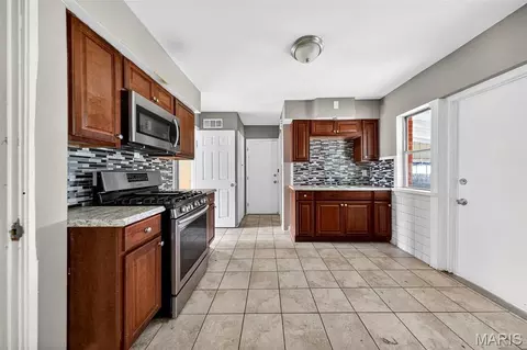 Entry Way - 7245 Saint Andrews Pl, Normandy, MO 63121 photo 1 of 3