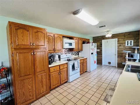 Kitchen - 506 State Highway M, Steele, MO 63877 photo 2 of 2