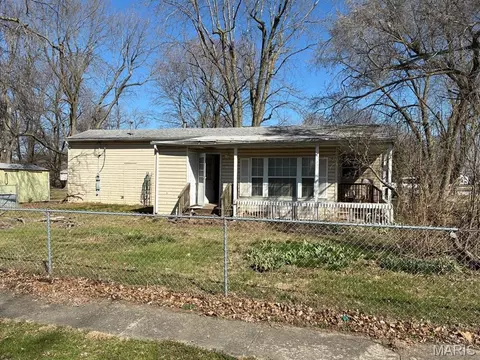 218 E Jefferson St, Girard, IL 62640