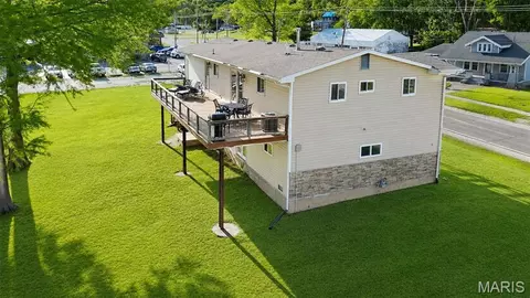 1315 W Main St, Grafton, IL 62037