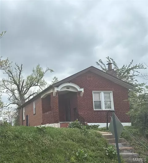 4470 Bessie Ave, Saint Louis, MO 63115