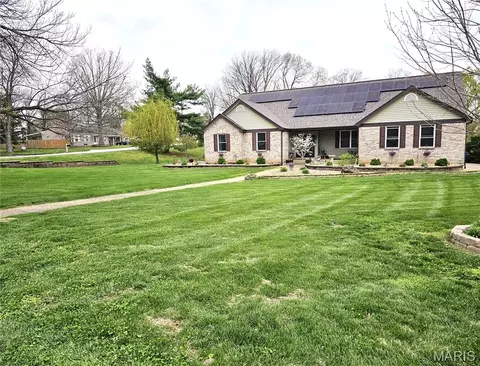 701 Wade Ln, Saint Charles, MO 63303