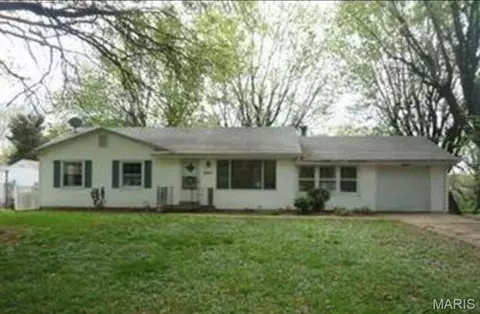 12511 Hillview Dr, Spanish Lake, MO 63138