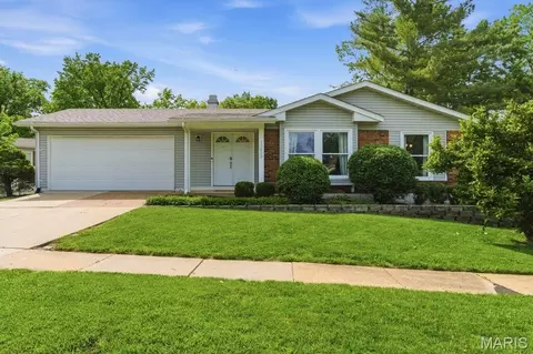1255 Jade Wind Cir, Ballwin, MO 63011