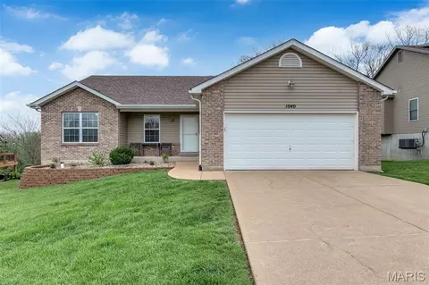 1040 Stonewick Ct, Herculaneum, MO 63048