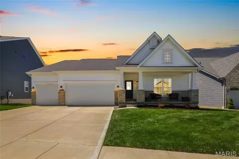 1363 Bloomfield Dr, Eureka, MO 63025