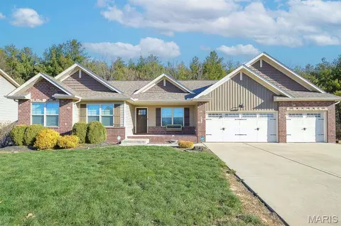 437 Briar Creek Rd, Troy, IL 62294
