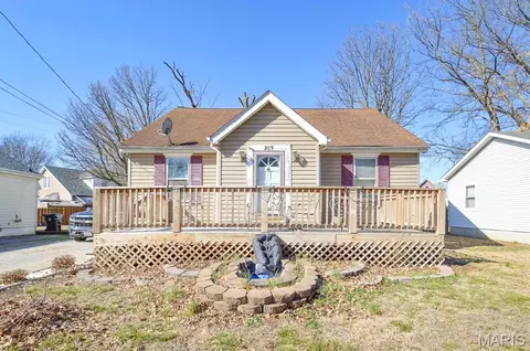 209 N 14th St, Belleville, IL 62220