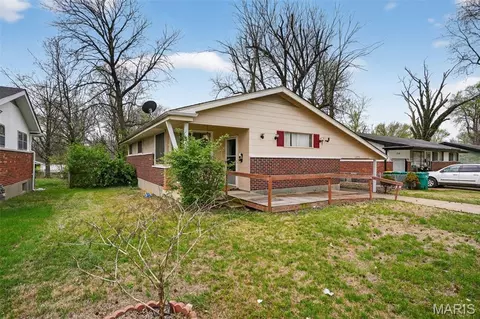 2240 Kerwin Dr, Saint Louis, MO 63136