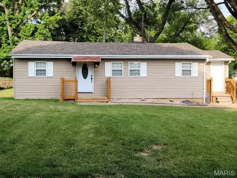 54 Monticello Pl, Fairview Heights, IL 62208