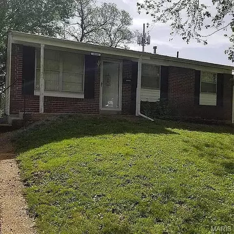 10202 Castle Dr, Saint Louis, MO 63136