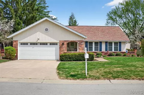 52 Bunker Hl, Saint Charles, MO 63303