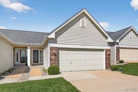 3745 Southern Manor Dr, Saint Louis, MO 63125
