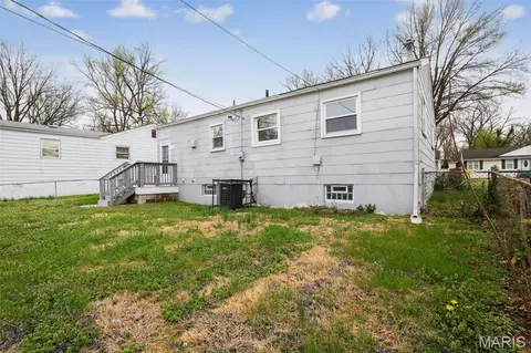 6845 Frostview Ln, Berkeley, MO 63134