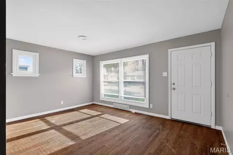Living - 6845 Frostview Ln, Berkeley, MO 63134 photo 1 of 3