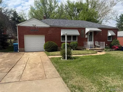 8805 Greenbrook Dr, Saint Louis, MO 63136