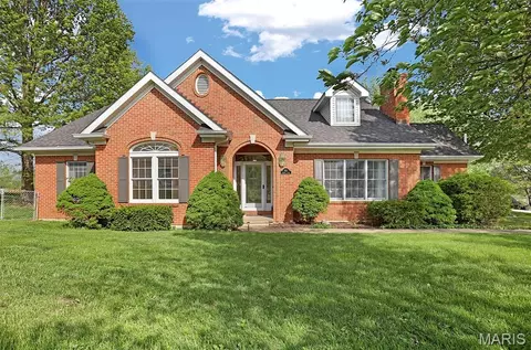 910 Cherry Ln, Washington, MO 63090