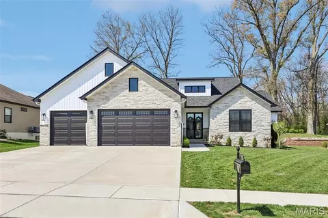 1407 Crimson King Way, Troy, IL 62294