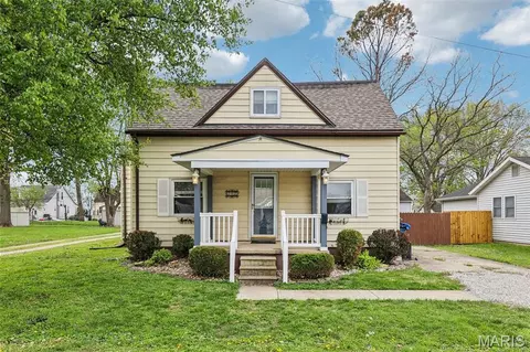 108 E Kentucky St, Trenton, IL 62293