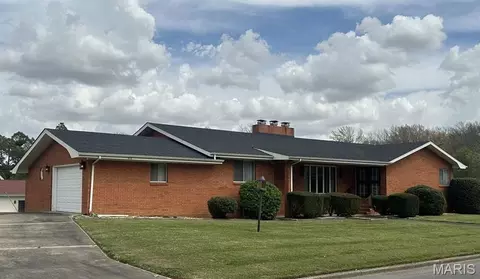 707 Trotter Ln, Dexter, MO 63841