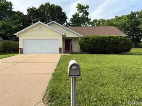 1310 Sleepy Hollow Dr, Troy, MO 63379
