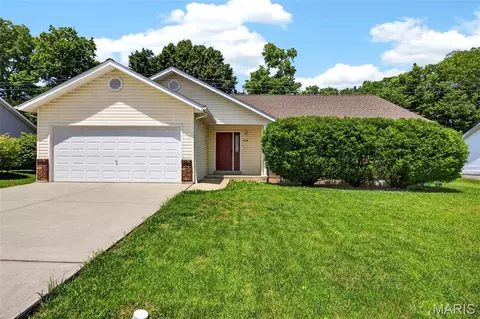 1310 Sleepy Hollow Dr, Troy, MO 63379