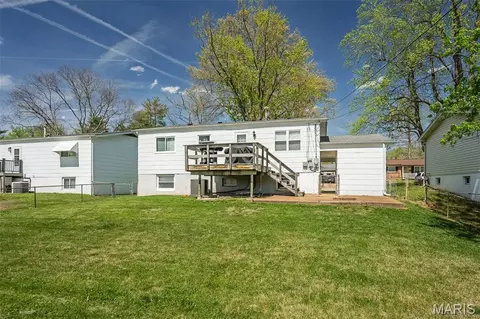 Exterior - 28 James Ct, Ballwin, MO 63021 photo 6 of 8