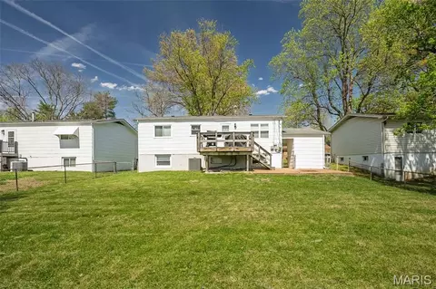 Exterior - 28 James Ct, Ballwin, MO 63021 photo 7 of 8