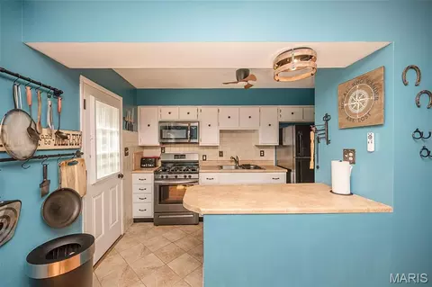 Kitchen - 28 James Ct, Ballwin, MO 63021 photo 1 of 2
