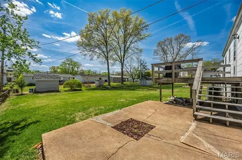 Exterior - 28 James Ct, Ballwin, MO 63021 photo 5 of 8