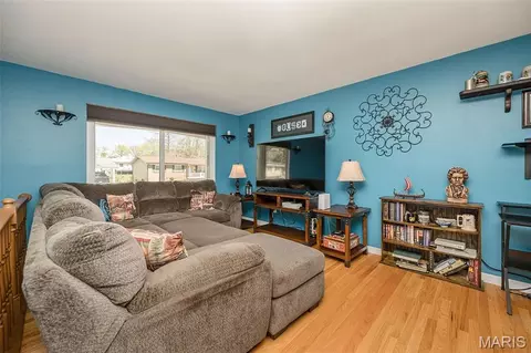 Living - 28 James Ct, Ballwin, MO 63021 photo 2 of 2
