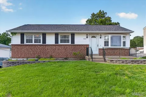 11141 Pine Forest Dr, Saint Louis, MO 63126