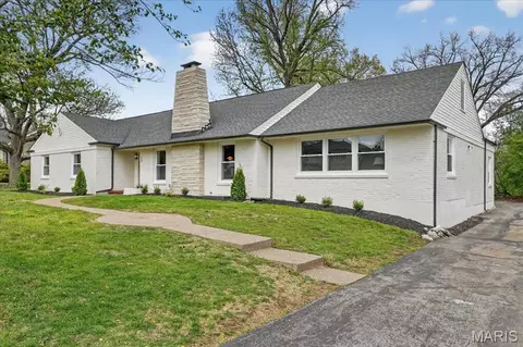 33 Stoneleigh Towers, Olivette, MO 63132