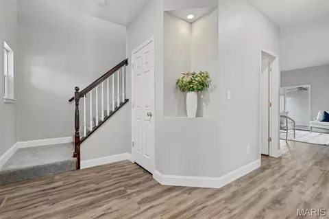 Entry Way - 572 Misty Mountain Dr, O'fallon, MO 63368 photo 2 of 2