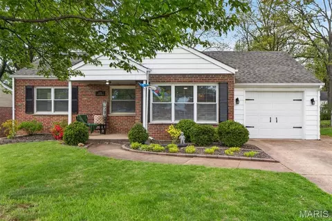 1439 Lanvale Dr, Webster Groves, MO 63119