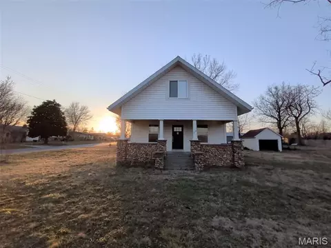 119 1st St, Pineville, MO 64856