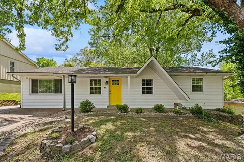 17 Highwood Ln, Belleville, IL 62223