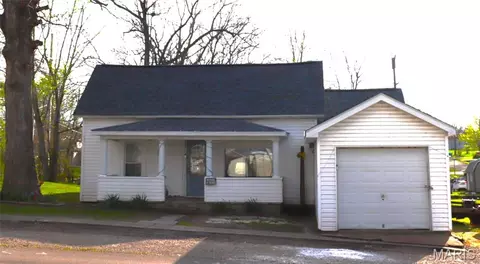 1017 Pine St, Bismarck, MO 63624